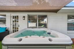 Charming Orlando Villa with Pool & Jacuzzi, Grills