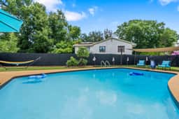 Charming Orlando Villa with Pool & Jacuzzi, Grills