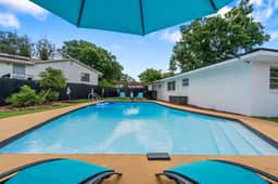 Charming Orlando Villa with Pool & Jacuzzi, Grills