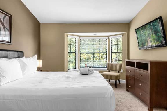 4BR Enchanted Home 1 Mile to Disney w/ Resort Pool