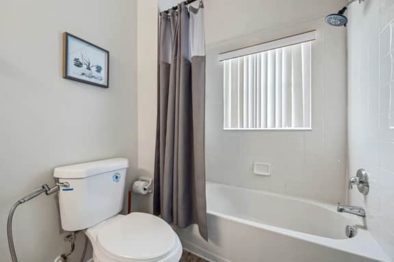 Lakefront 5BR Villa 10min to Disney • Sleeps 10