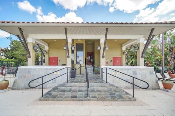 Stunning 4Br, 3.5B Townhome - 1 mile from Disney