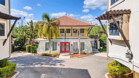 Vibrant 4Br, 3.5B in Townhome - 1 mile from Disney