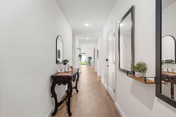 Spacious Modern Villa with Private Yard, Ocala