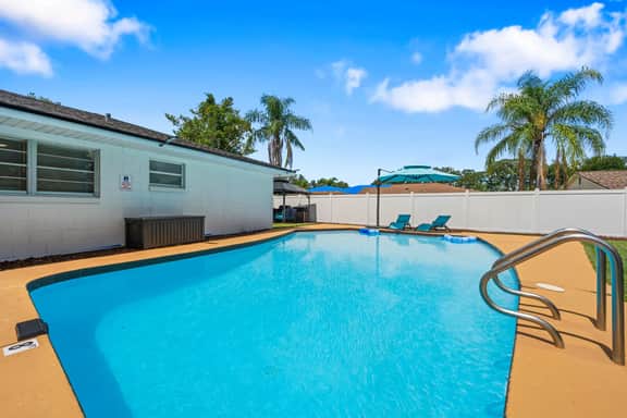 Charming Orlando Villa with Pool & Jacuzzi, Grills